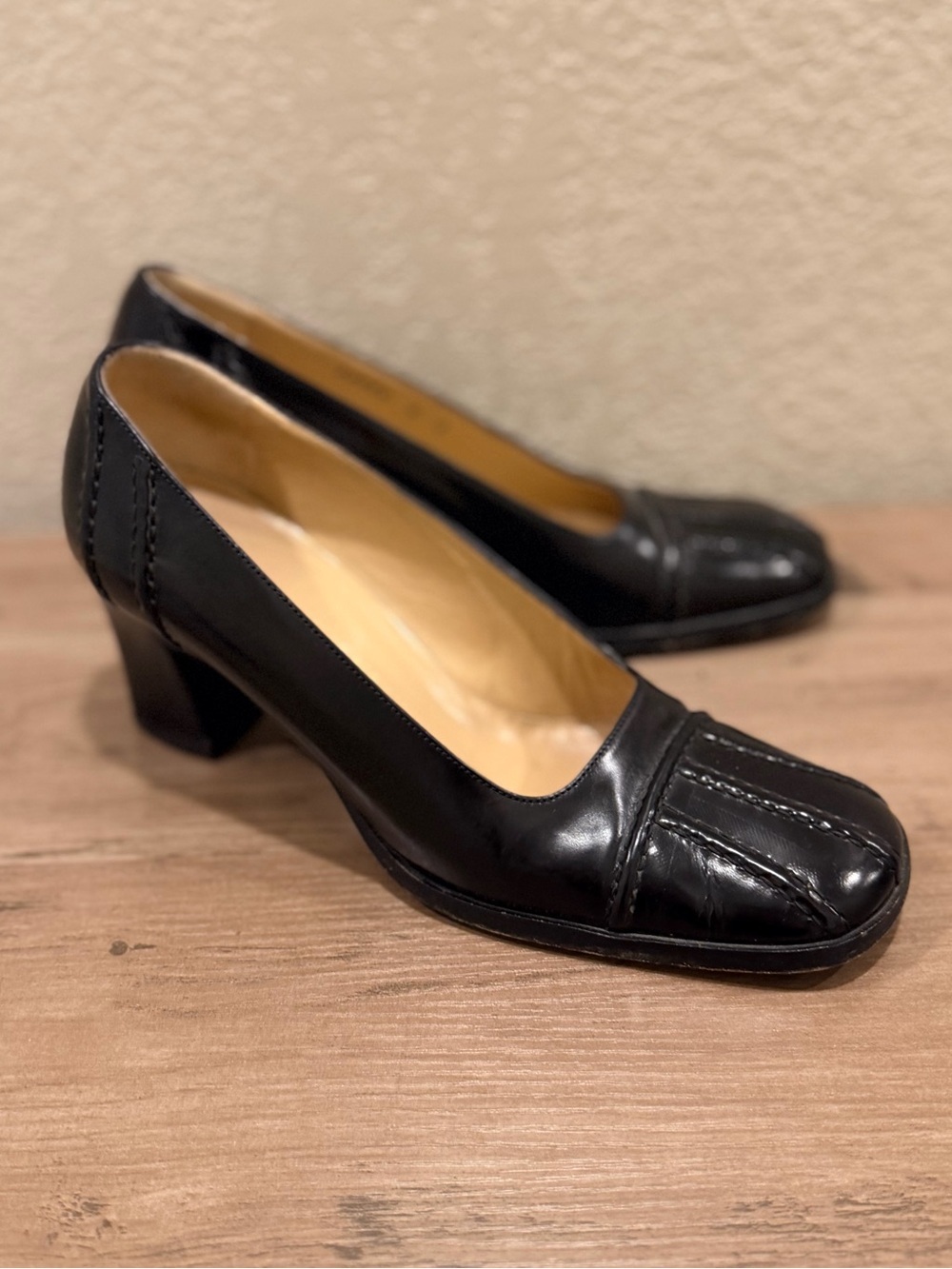 Bottega Veneta Vintage Black Leather Mid Block Heel Pumps Size 6B